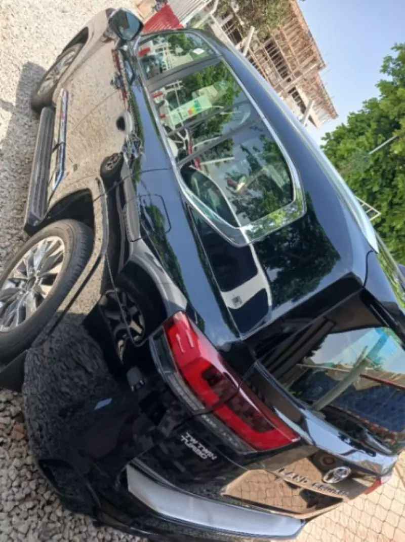 Toyota Land Cruiser VX   - 2025