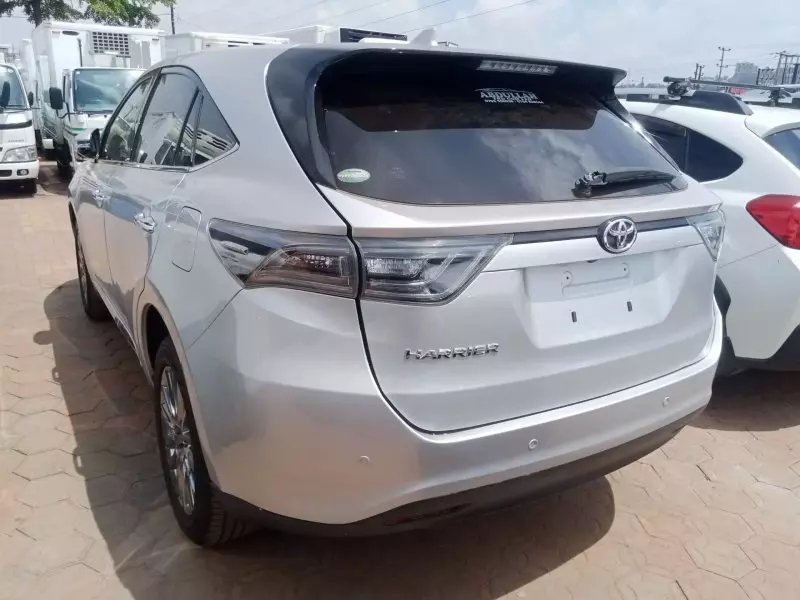 Toyota Harrier   - 2016