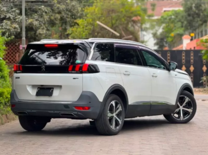 Peugeot 5008   - 2019