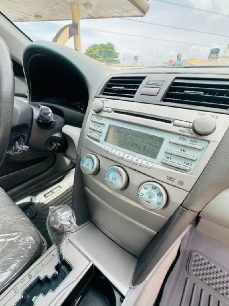 Toyota Camry   - 2009