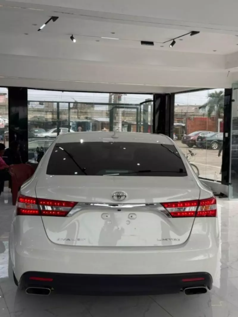 Toyota Avalon   - 2013