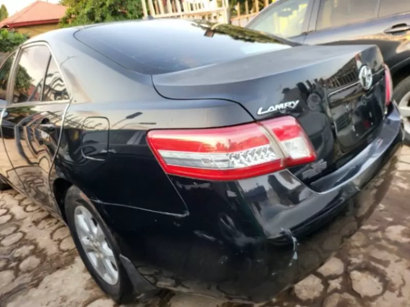 Toyota Camry   - 2011
