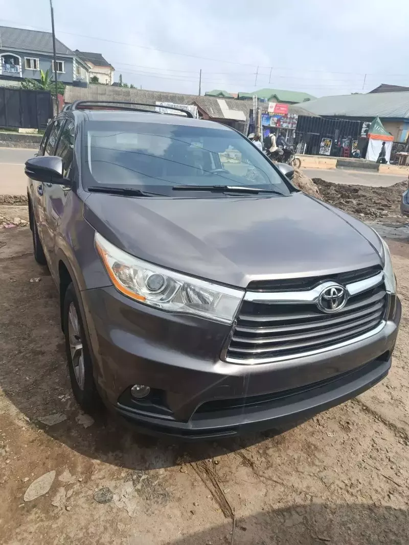 Toyota Highlander   - 2016