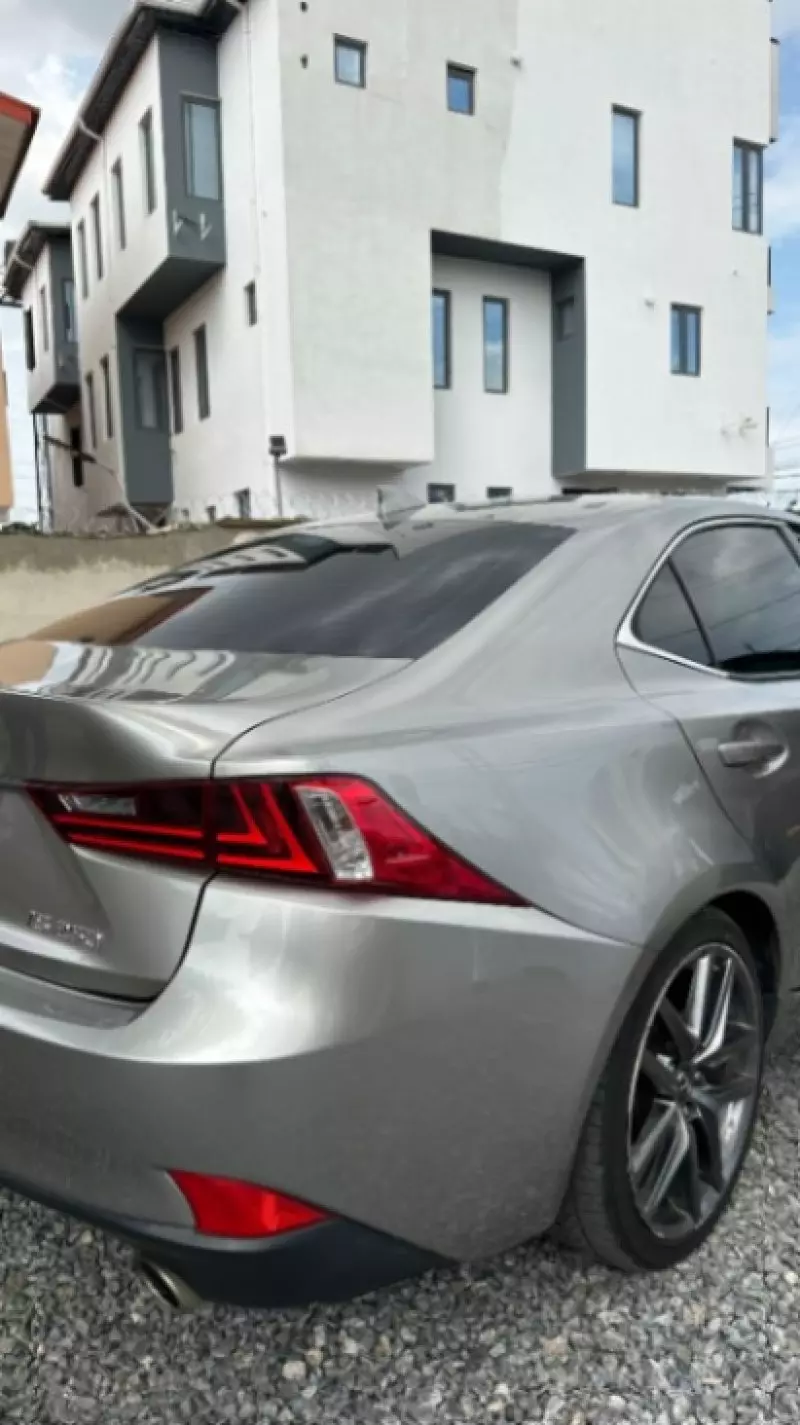 Lexus IS   - 2015