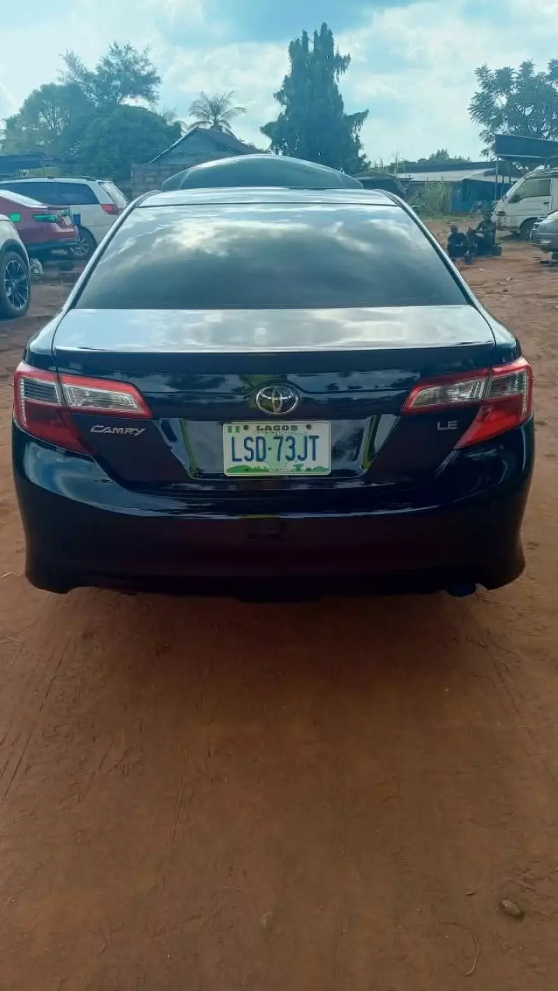 TOYOTA Camry - 2012