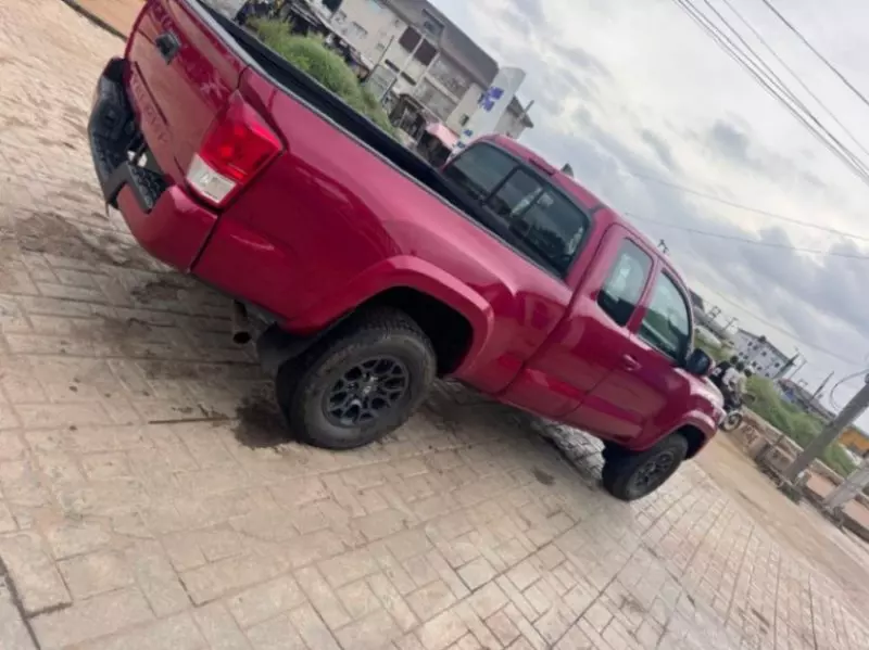 TOYOTA Tacoma   - 2017