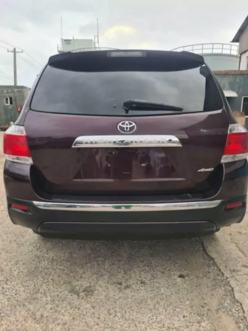 Toyota Highlander   - 2013