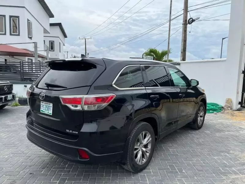 Toyota Highlander   - 2014