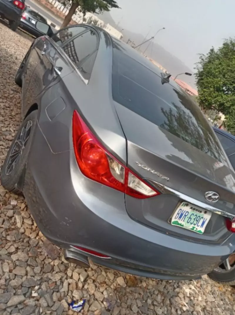 Hyundai Sonata   - 2012