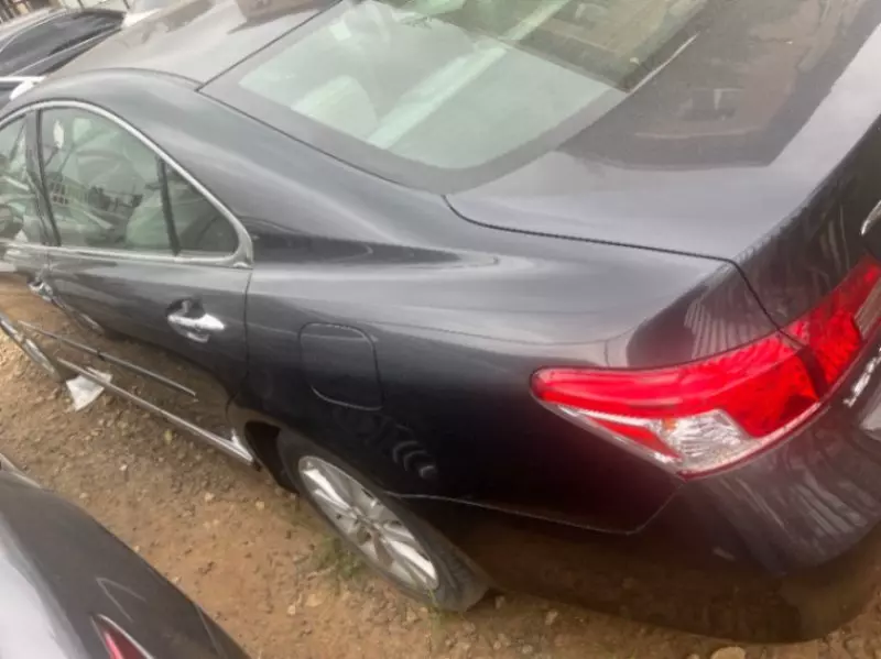Lexus ES   - 2010