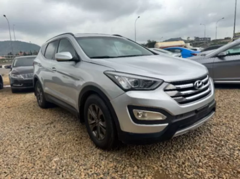 Hyundai Santa Fe   - 2013