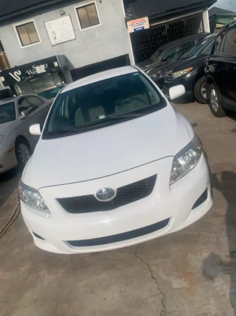 TOYOTA Corolla   - 2010