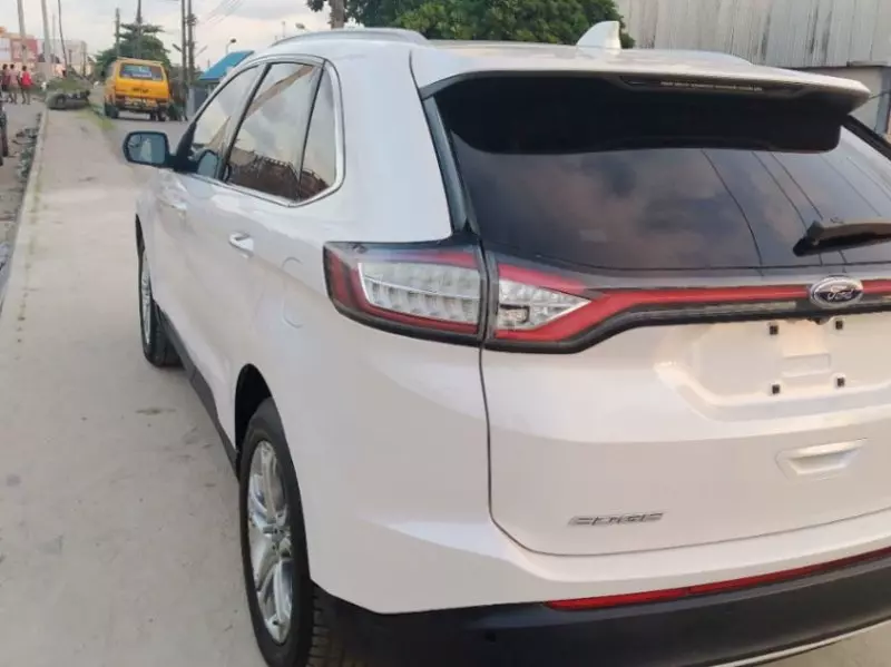 Ford Edge   - 2015