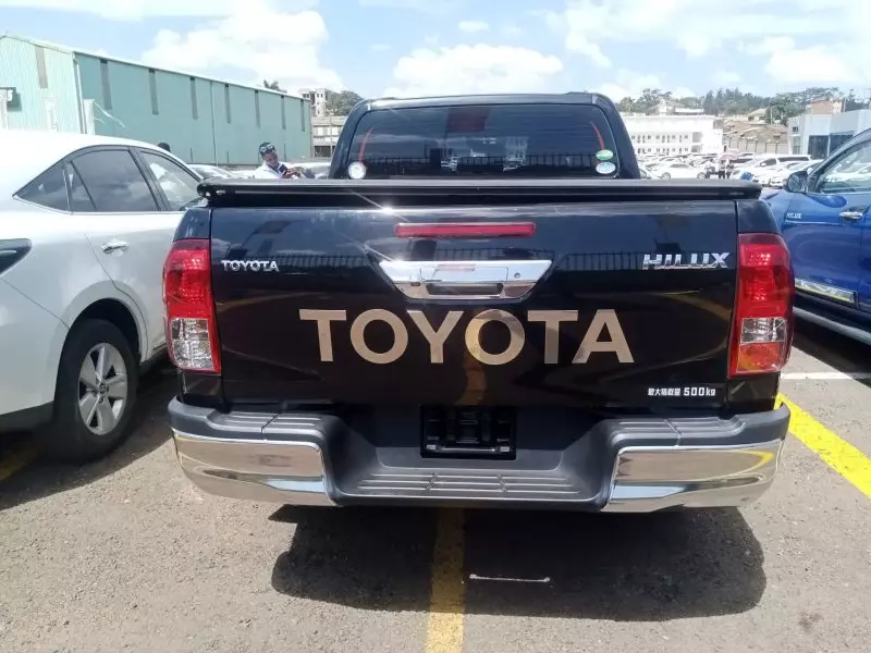 Toyota Hilux   - 2019