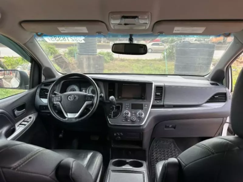 TOYOTA Sienna   - 2017