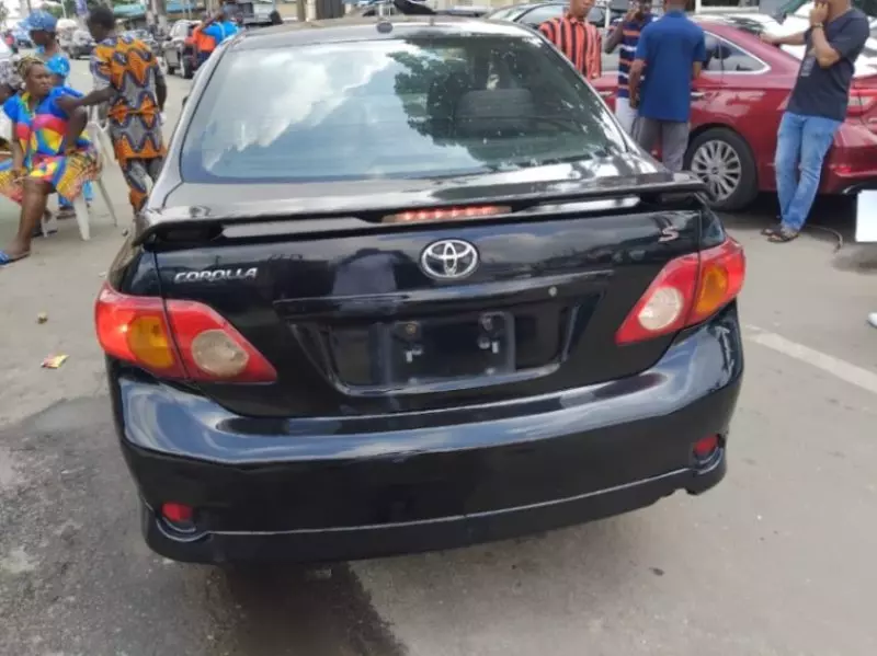 Toyota Corolla   - 2009