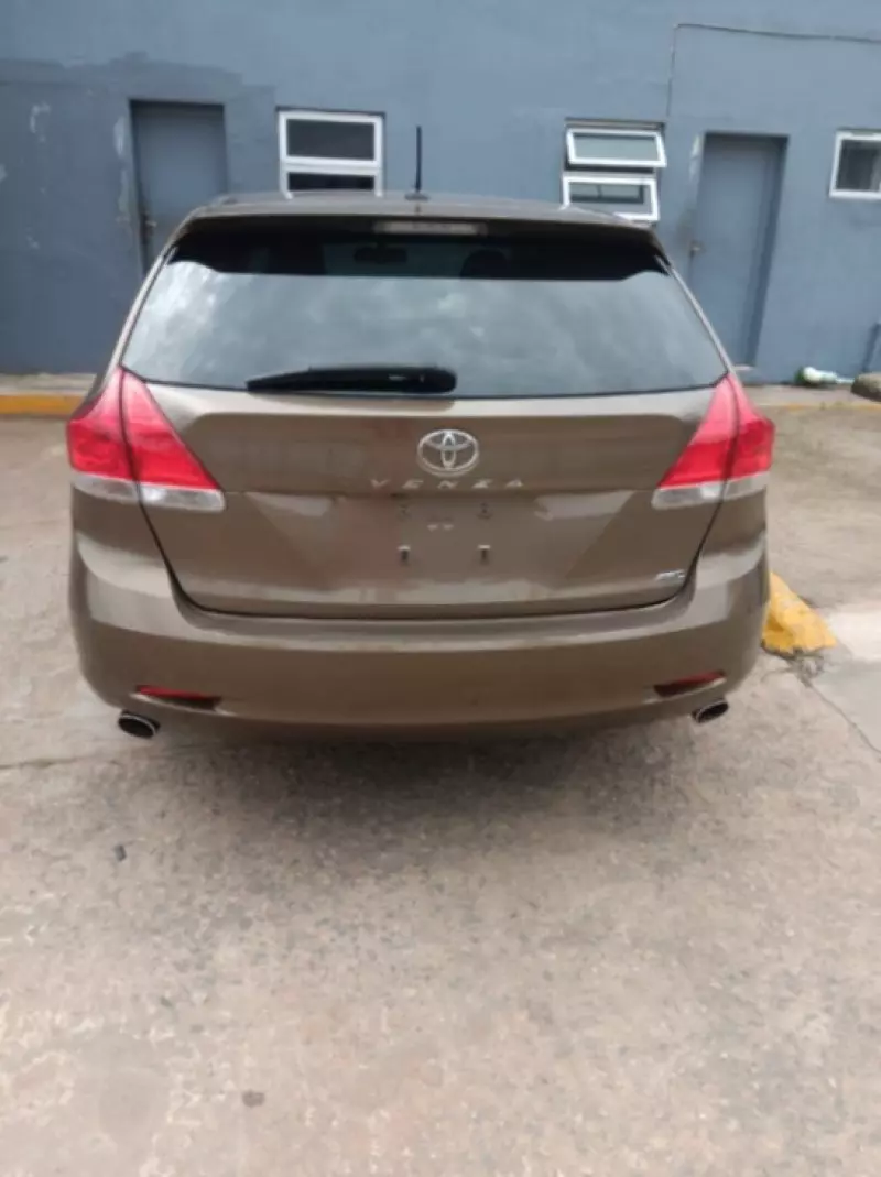 Toyota Venza   - 2011