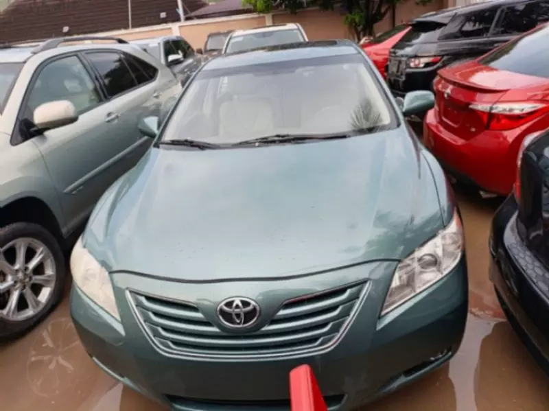 Toyota Camry   - 2009