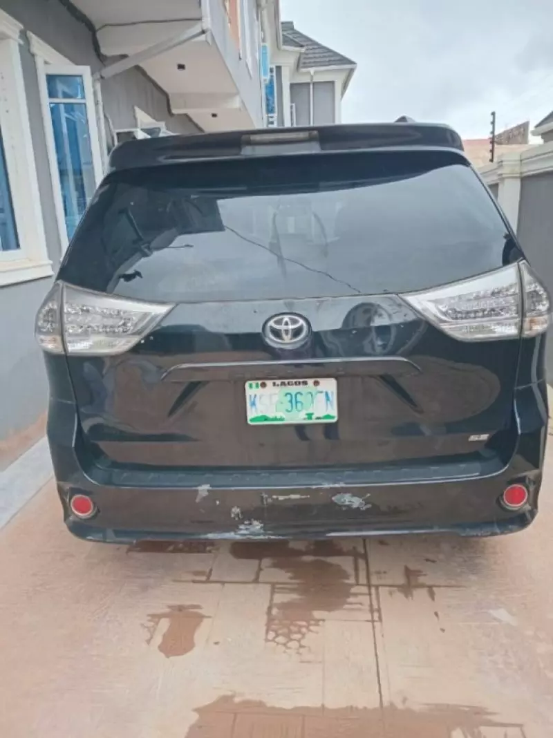 TOYOTA Sienna   - 2012