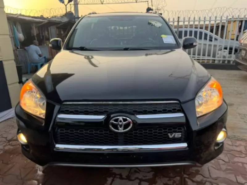 Toyota RAV4   - 2010
