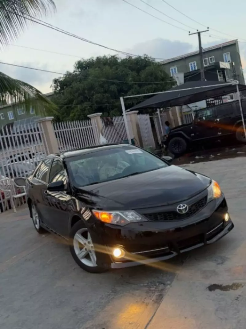 TOYOTA Camry - 2012