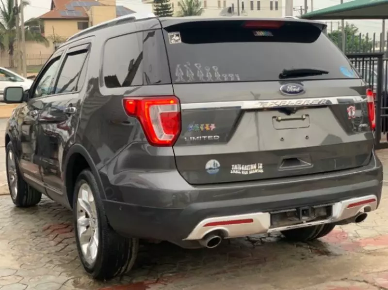 Ford Explorer   - 2017