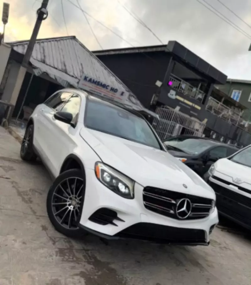 Mercedes-Benz GLC 300   - 2016