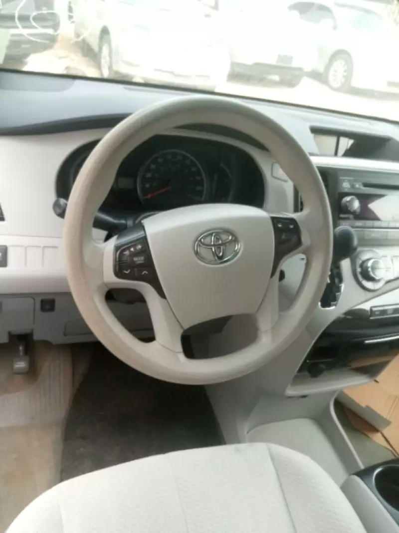 TOYOTA Sienna   - 2014