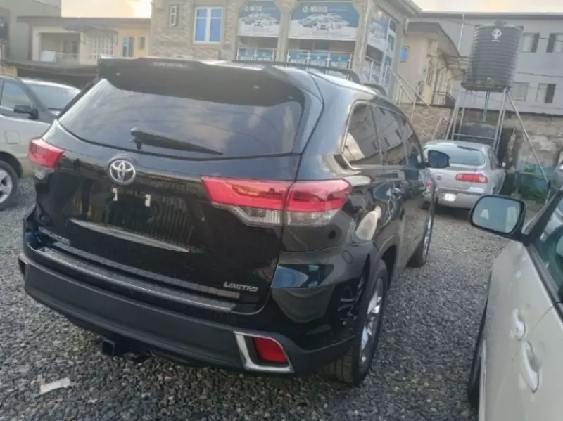 Toyota Highlander   - 2019