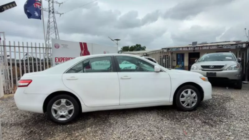 TOYOTA Camry - 2010