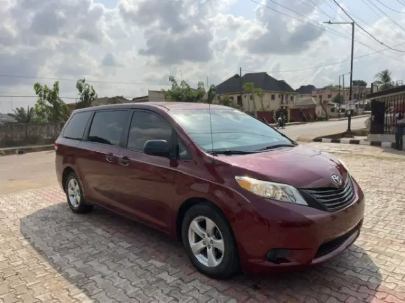 Toyota Sienna   - 2013