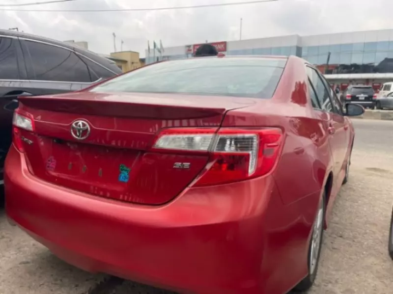Toyota Camry   - 2012