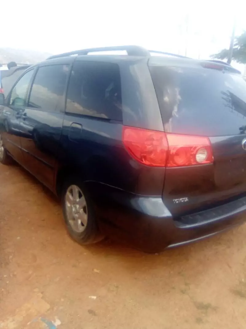 Toyota Sienna   - 2008