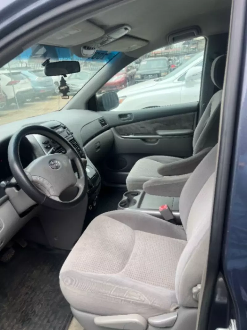 TOYOTA Sienna - 2007