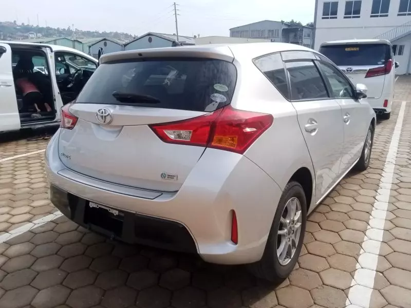 Toyota Auris   - 2012