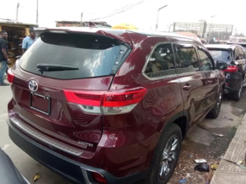Toyota Highlander   - 2017