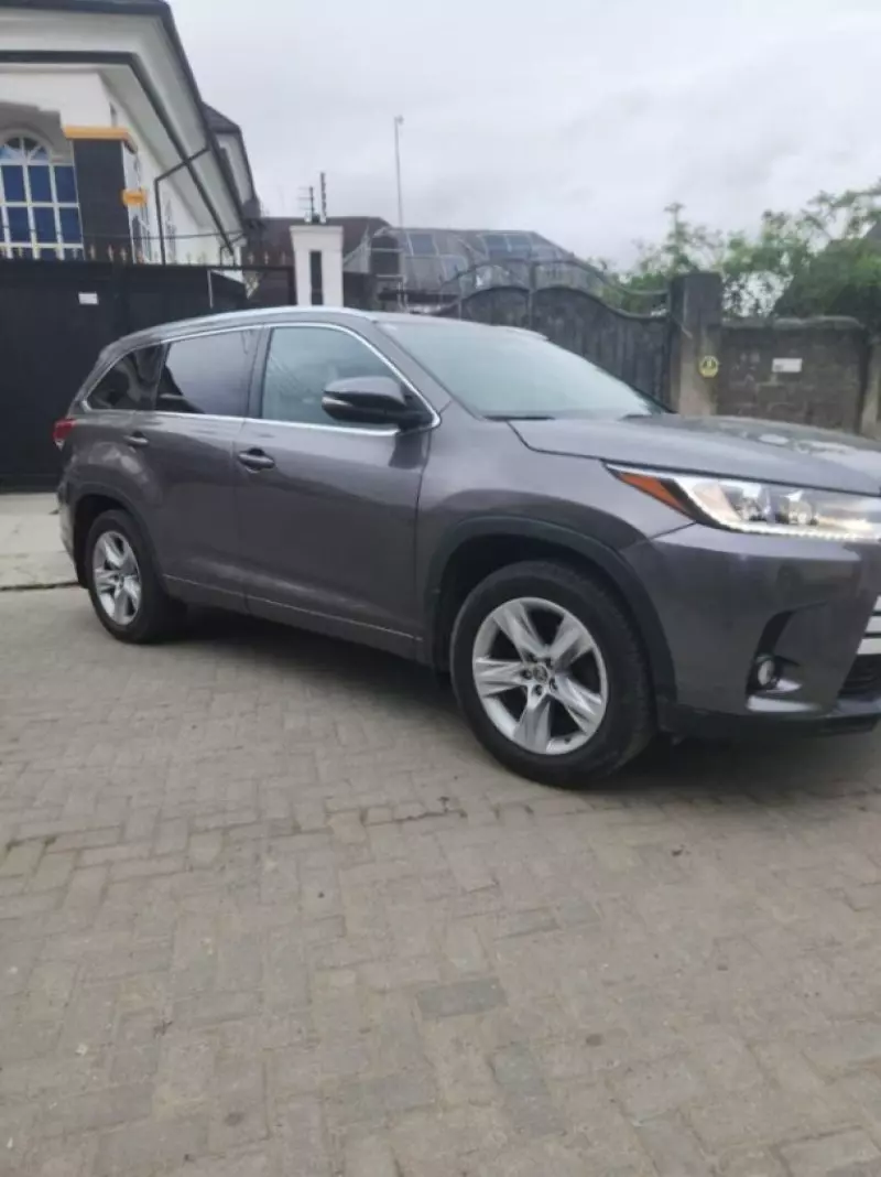 Toyota Highlander   - 2016