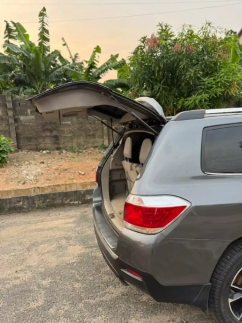 Toyota Highlander   - 2012