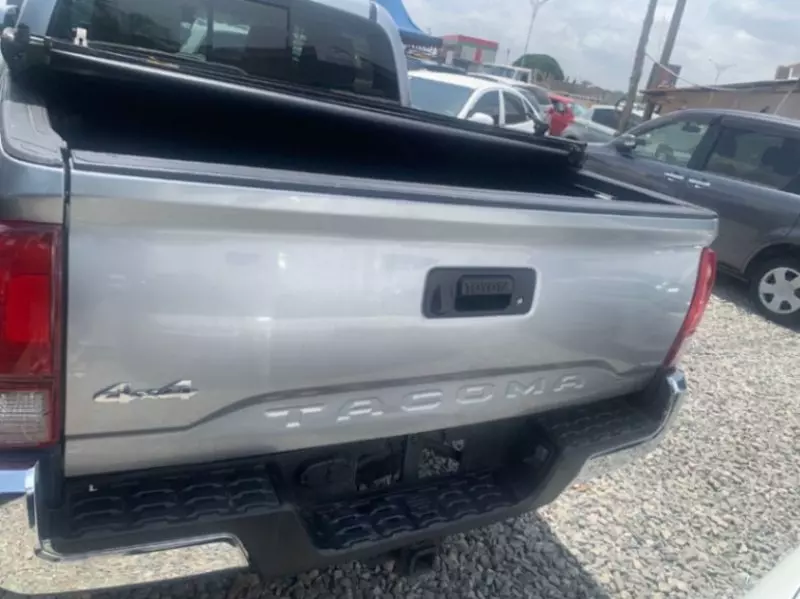 Toyota Tacoma   - 2017