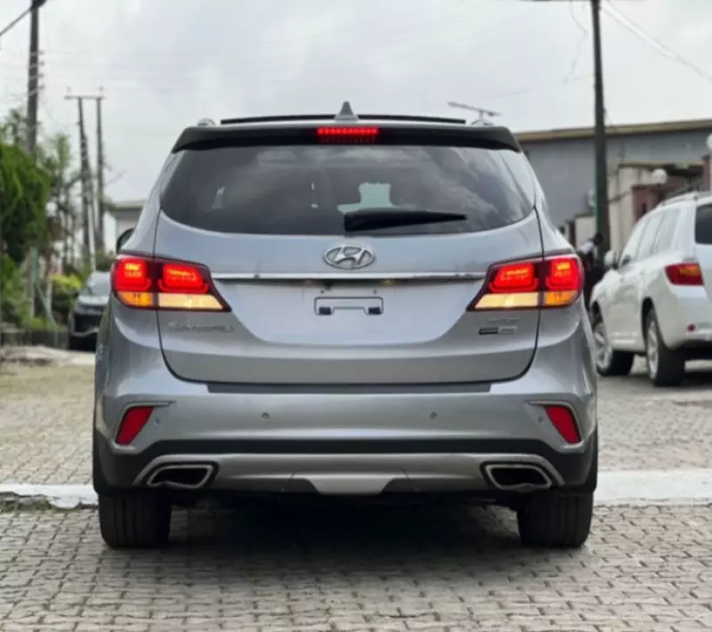 Hyundai Santa Fe   - 2017