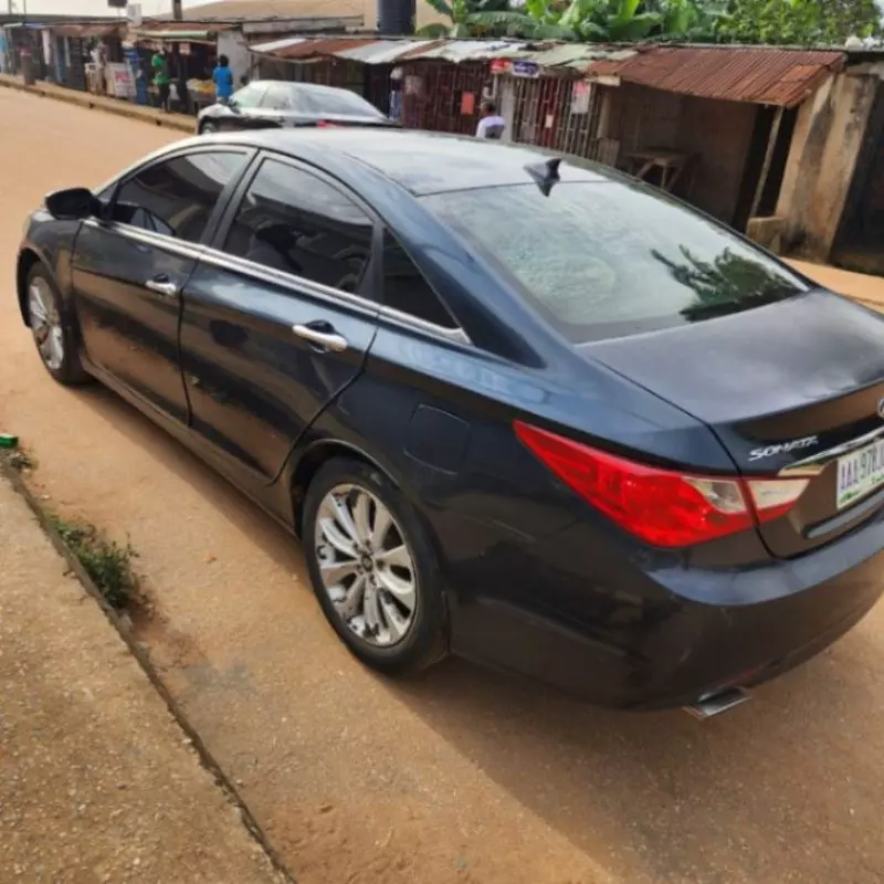 Hyundai Sonata   - 2011