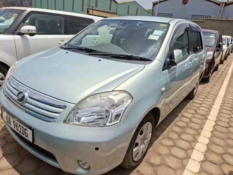 Toyota Raum    - 2012