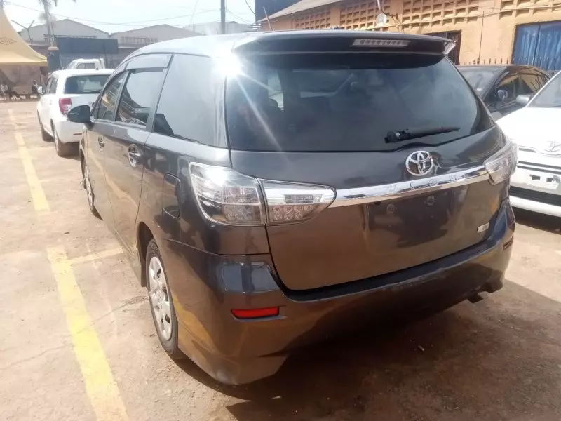 Toyota Wish   - 2012