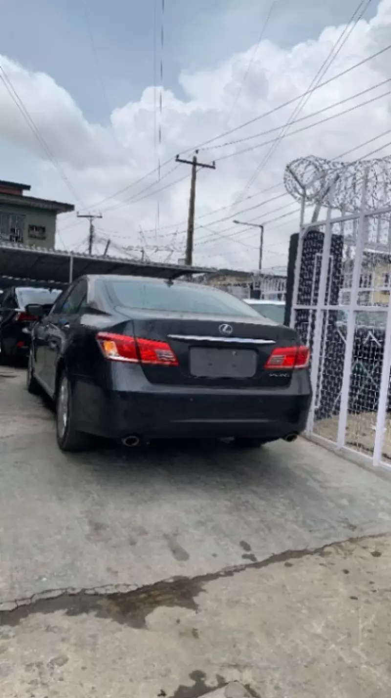 Lexus ES 250   - 2011