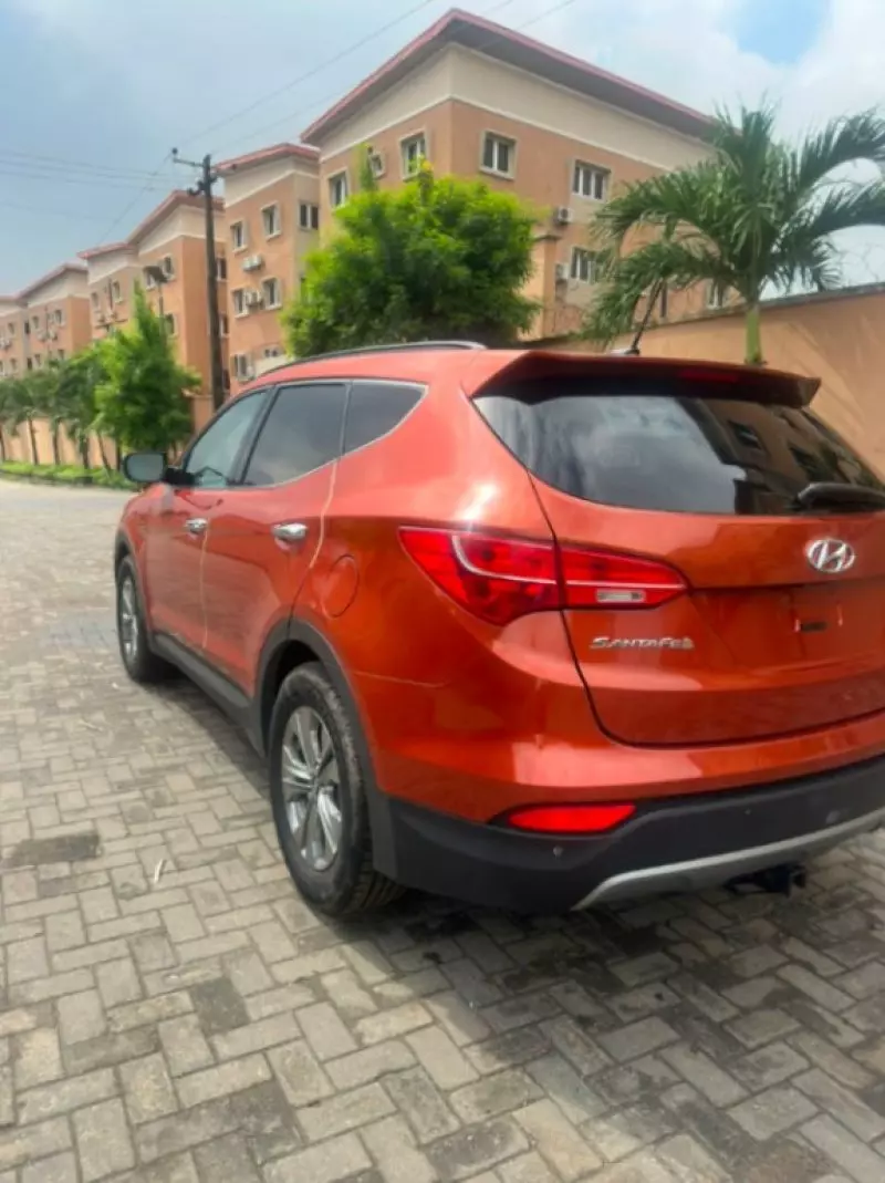 Hyundai Santa Fe   - 2015