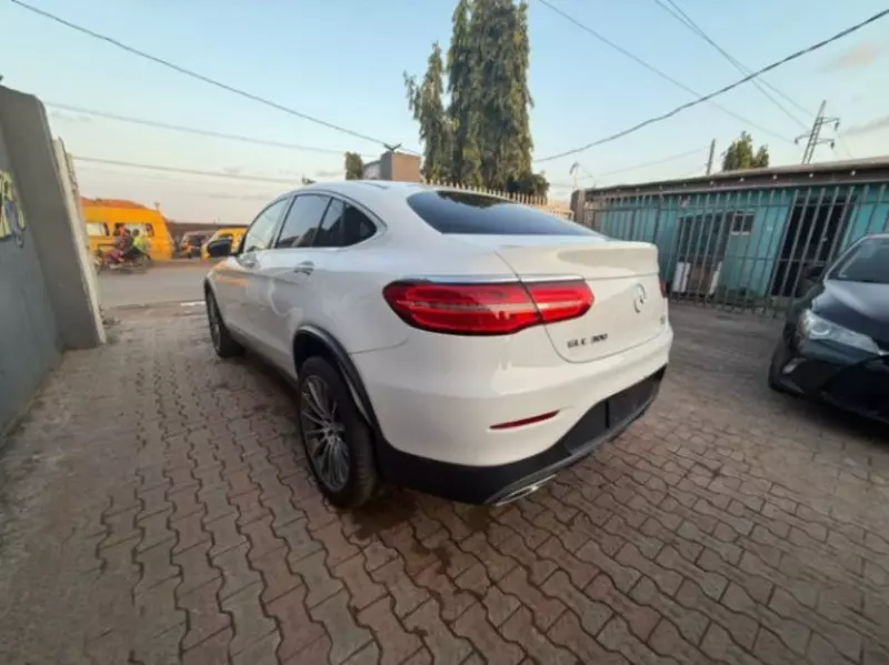 Mercedes-Benz GLC 300   - 2017