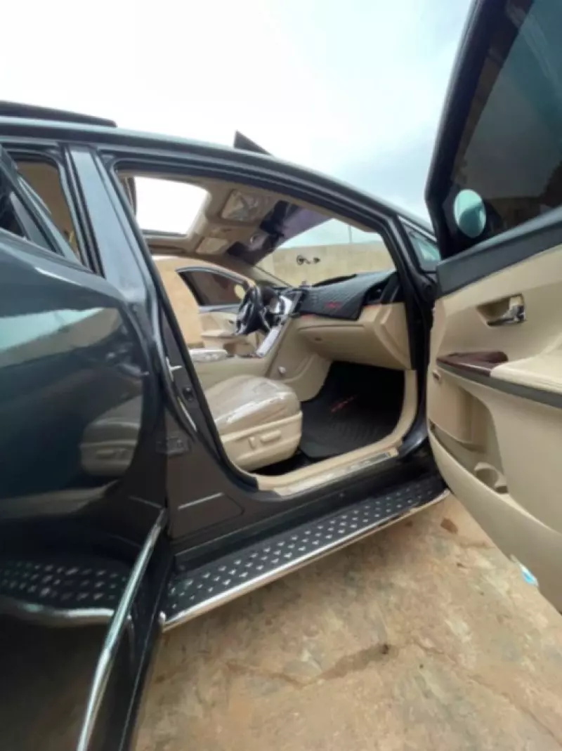 TOYOTA Venza   - 2010