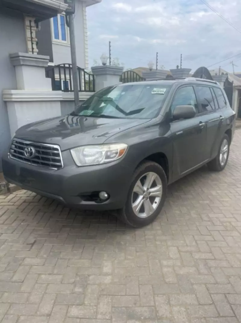 Toyota Highlander   - 2010