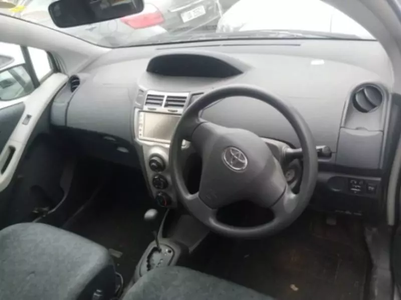 Toyota Vitz   - 2010