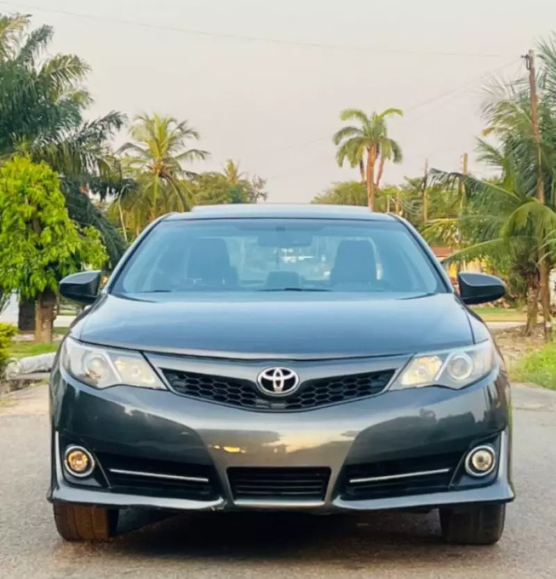 Toyota Camry   - 2014
